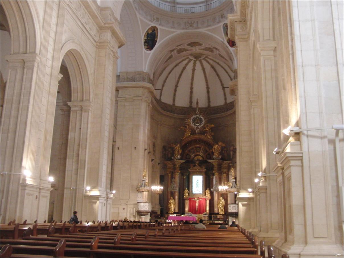 Папа Павел VI провозгласил Базилику в Коллегии и разрешил использовать аббатскую митру, кольцо и bculo аббату Коллегии Кабилдо